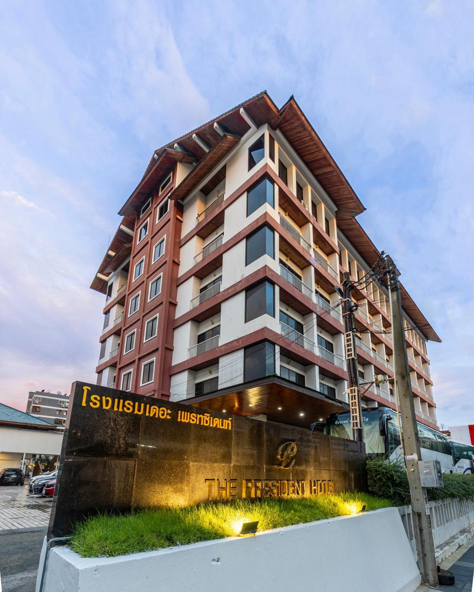 The President Hotel At Chokchai 4 Banguecoque Exterior foto